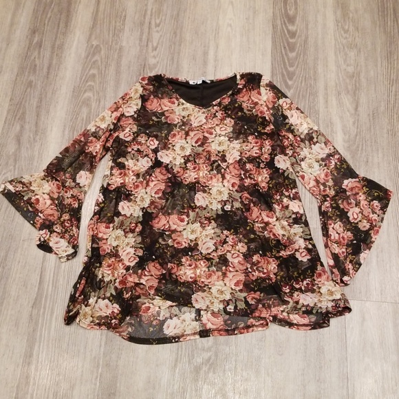 Wilde | Floral Bell Sleeve Top - Picture 2 of 7